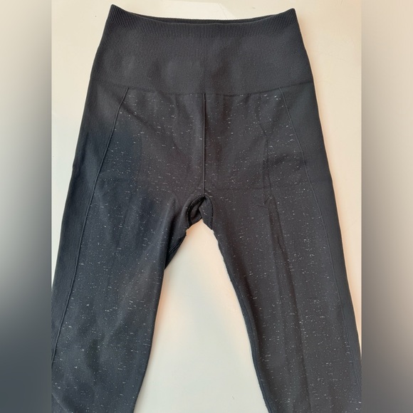 Lululemon high waisted leggings size 4 - Picture 2 of 4